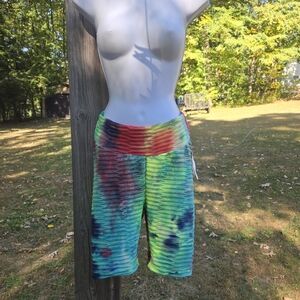 Fit In- Tie Dye- Scrunch Butt- Shorts- Size Medium- NWT